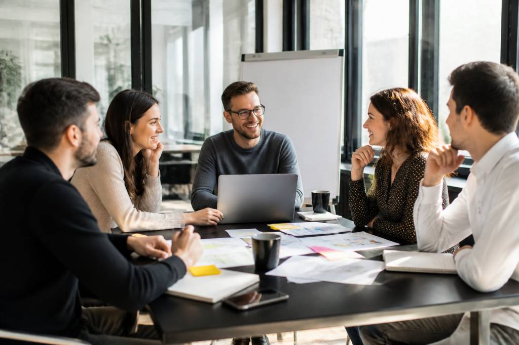 Teamphasen nach belbin : optimiser la collaboration des équipes IT et marketing